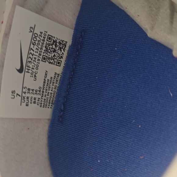 Nike LD-1000 Red & Silver Women's Shoes, Retail Price $105.00 USD - Picture 12 of 16